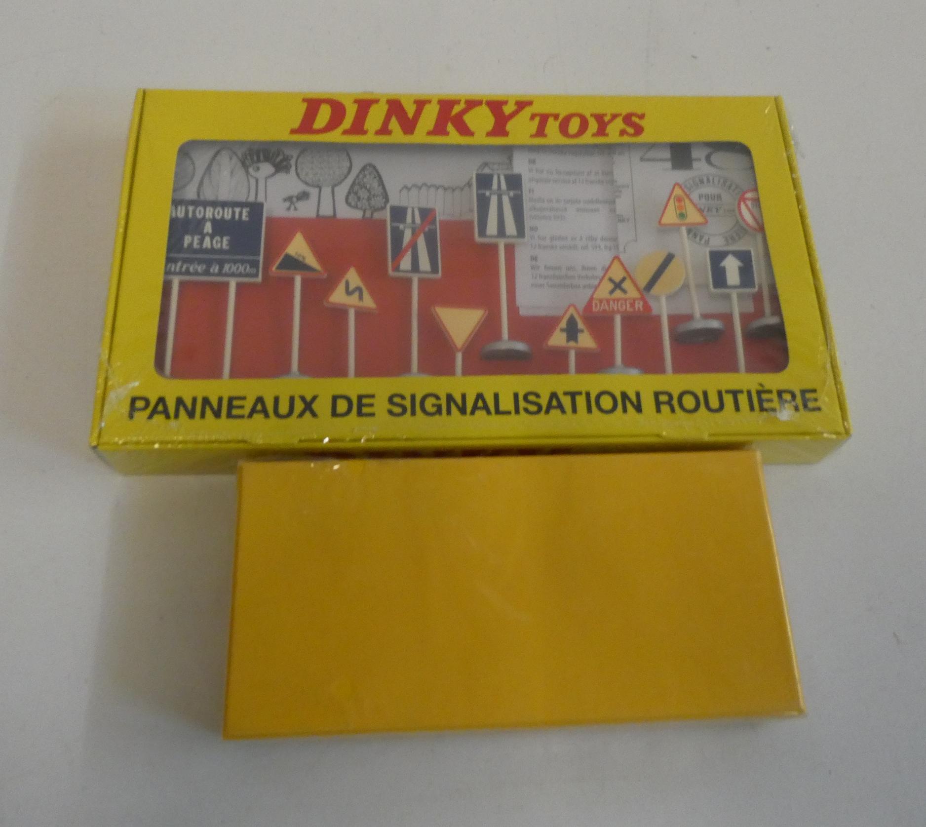 Atlas Dinky French road signs, both items boxed, mint Image