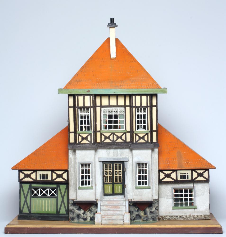 A Bavarian style German wooden dolls house, early/mid 20th century, 1/16th scale, with 2 split Image