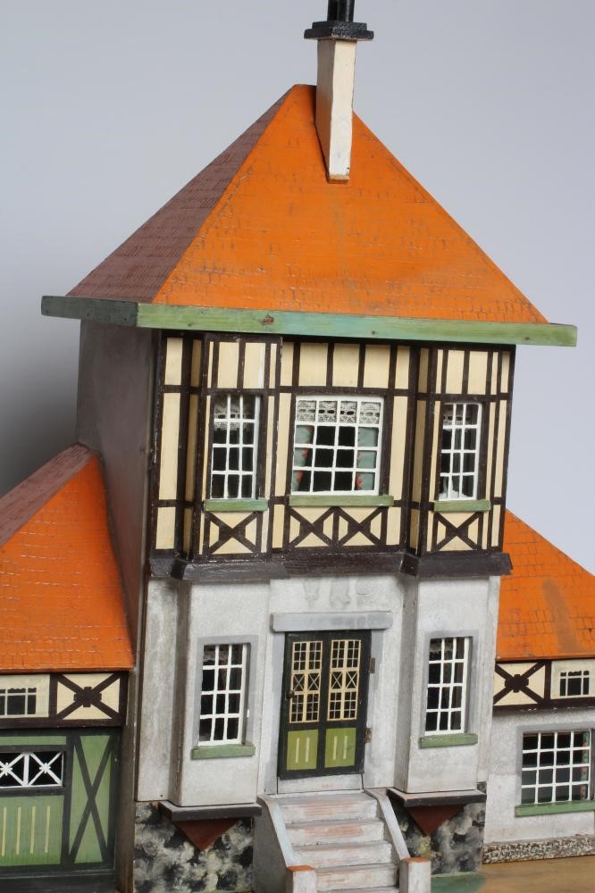 A Bavarian style German wooden dolls house, early/mid 20th century, 1/16th scale, with 2 split Image