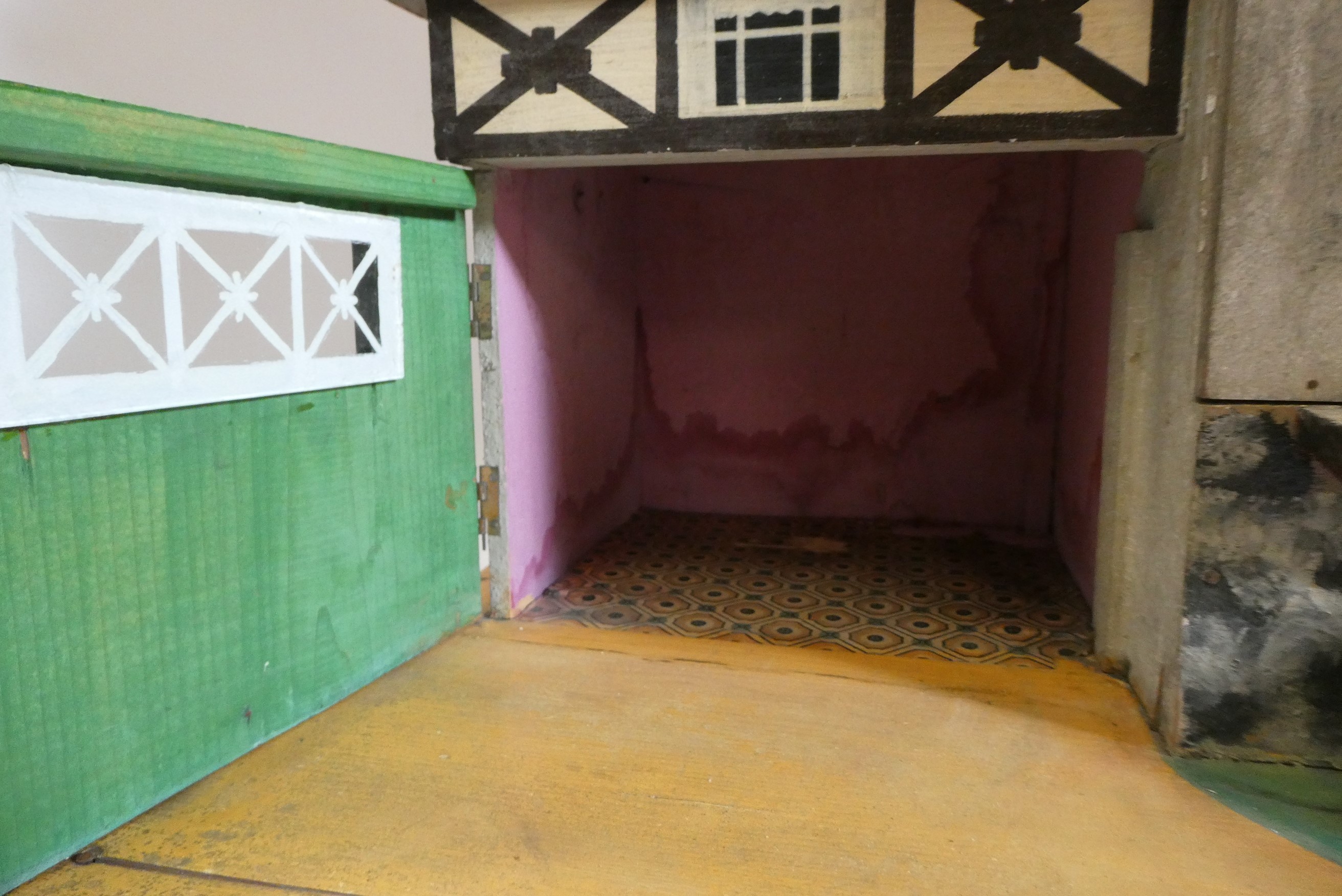 A Bavarian style German wooden dolls house, early/mid 20th century, 1/16th scale, with 2 split Image