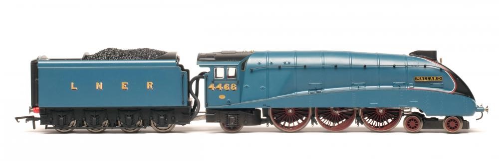 Hornby live steam train set with Mallard locomotives, boxed, excellent. Image