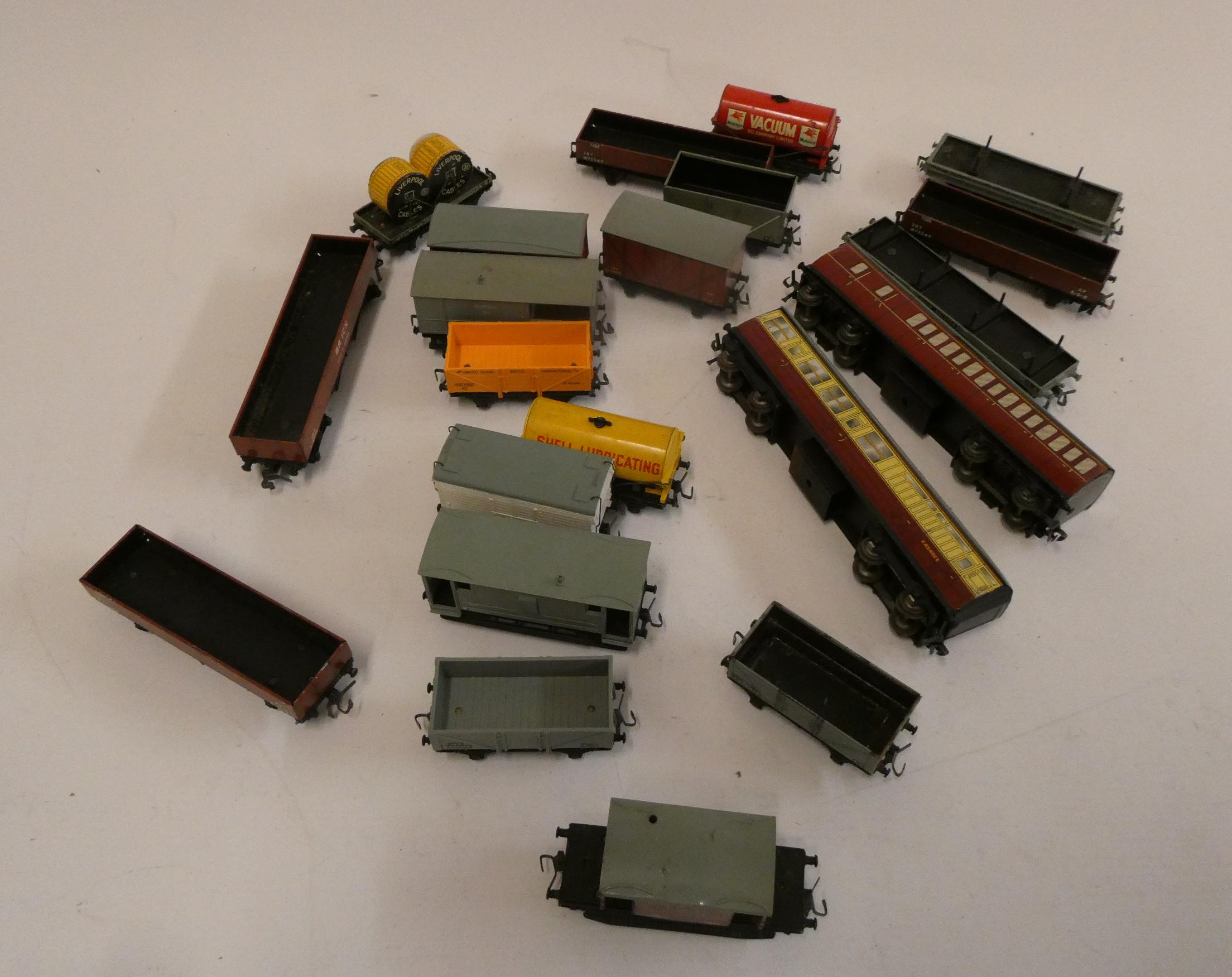 Goods rolling stock by Hornby Dublo and two D2 coaches, most items fair to good Image