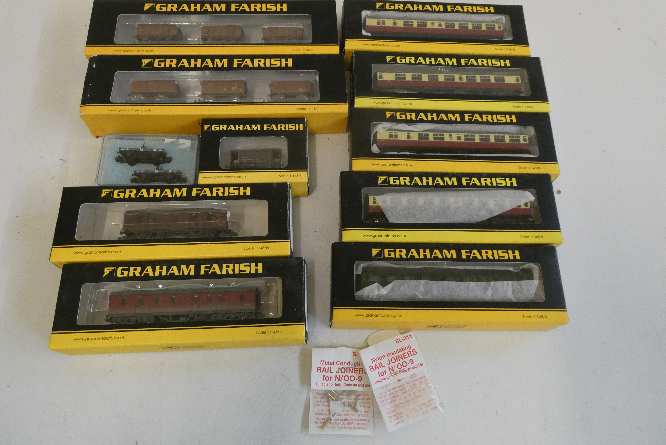Graham Farish N Gauge rolling stock comprising seven BO coaches and nine goods wagons, all items Image