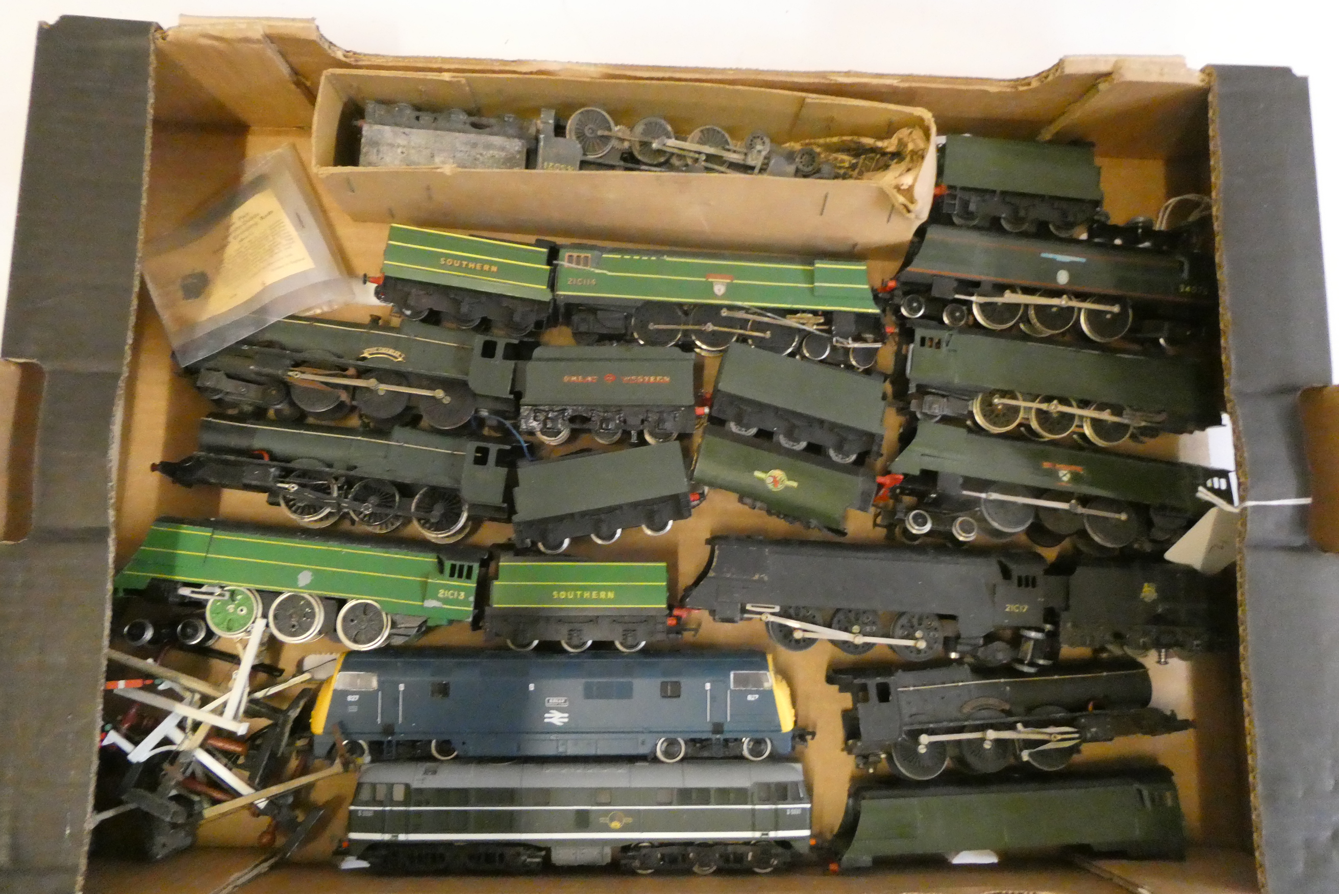 Unboxed locomotives by Graham Farish and Hornby Southern Railway West Country Class and Diesel Image