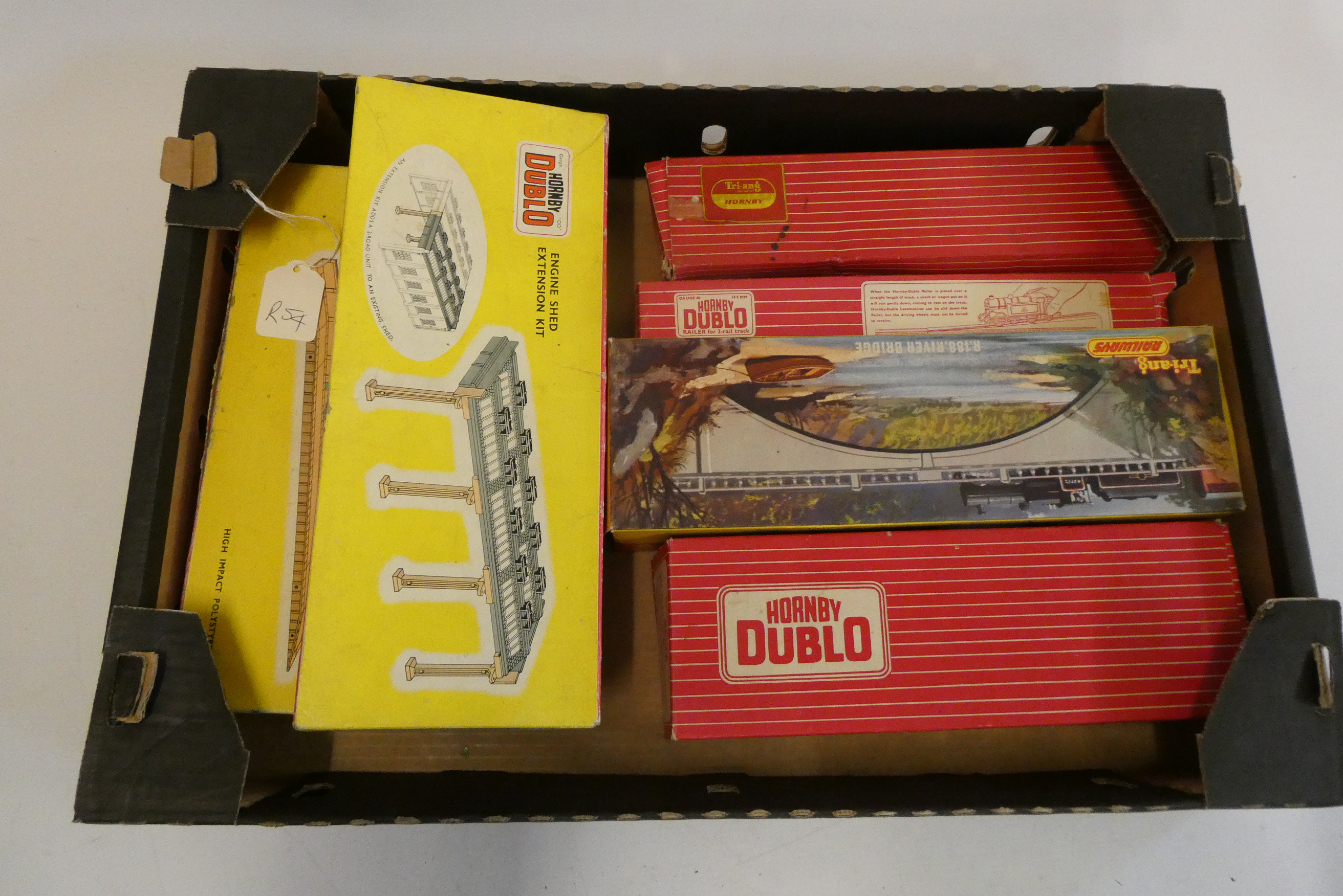 Hornby Dublo Suburban station kit, engine shed extension kit, six platform extensions, three side Image