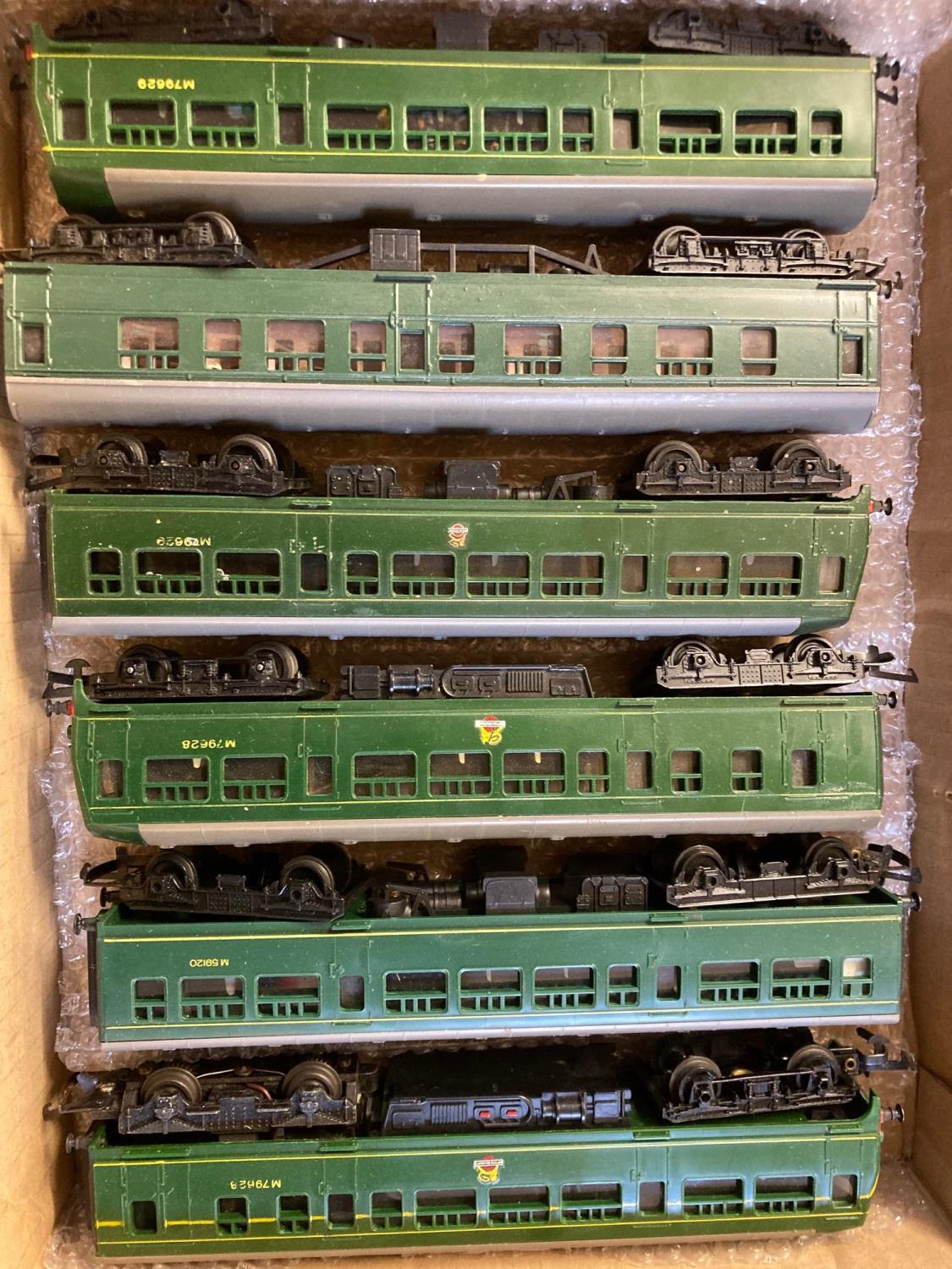 Triang SR DMU with three driving coaches (one motorised) and three coaches, fair Image