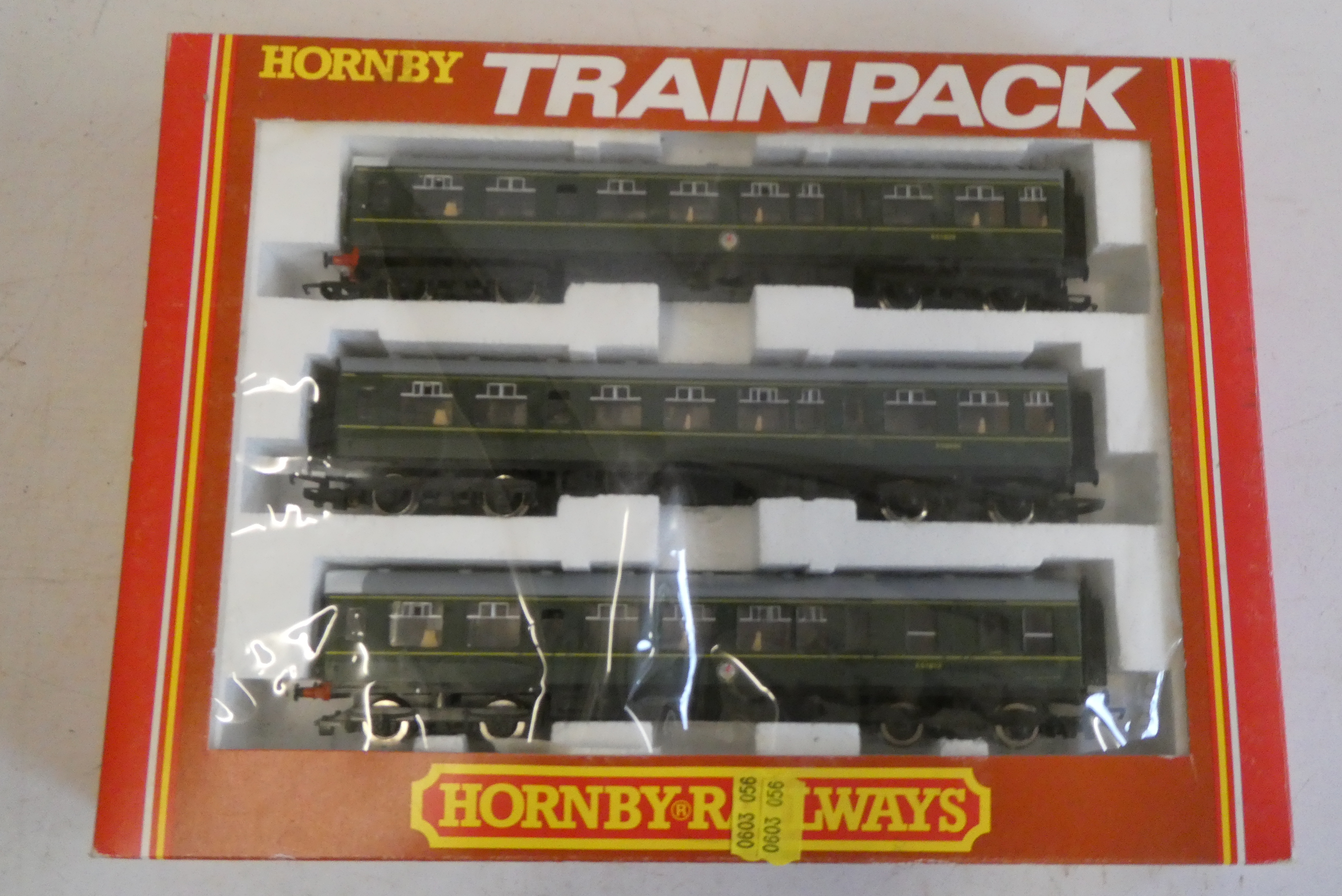Hornby Train Pack with Class 110 three car DMU in BR green, boxed, excellent Image
