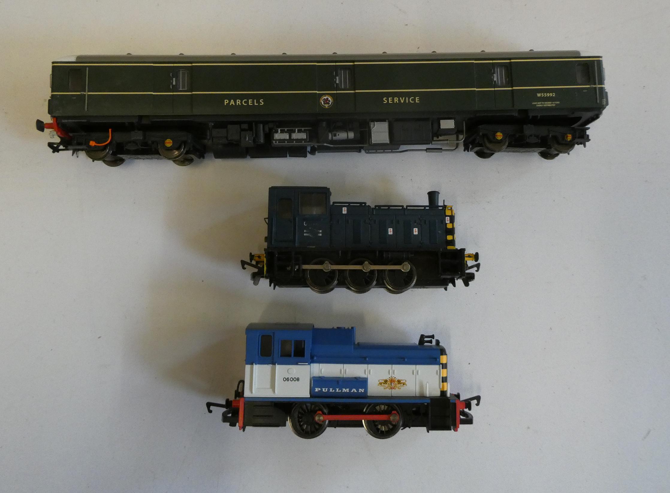 Heljan Diesel Parcels Service Train, Hornby 03 0-6-0 diesel and Pullman 06 diesel, fair to good Image