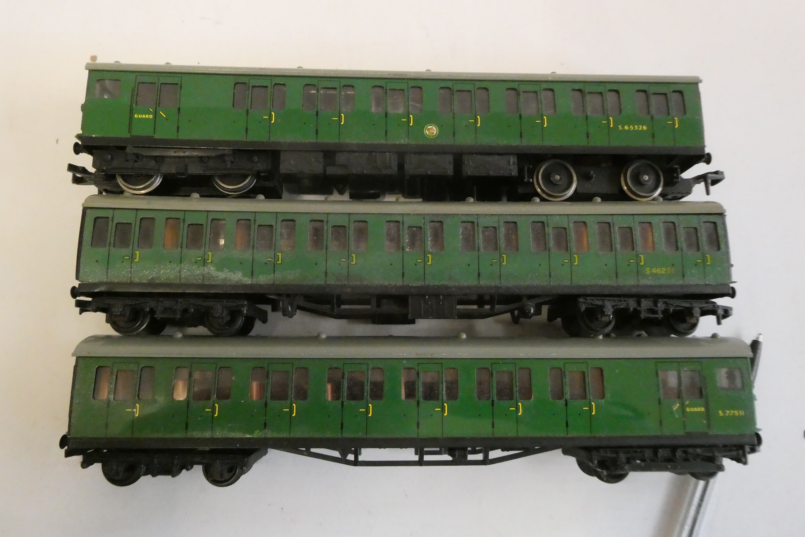 Hornby Dublo 2 rail SR EMU with centre and driving coaches, some rust showing under paintwork of all Image