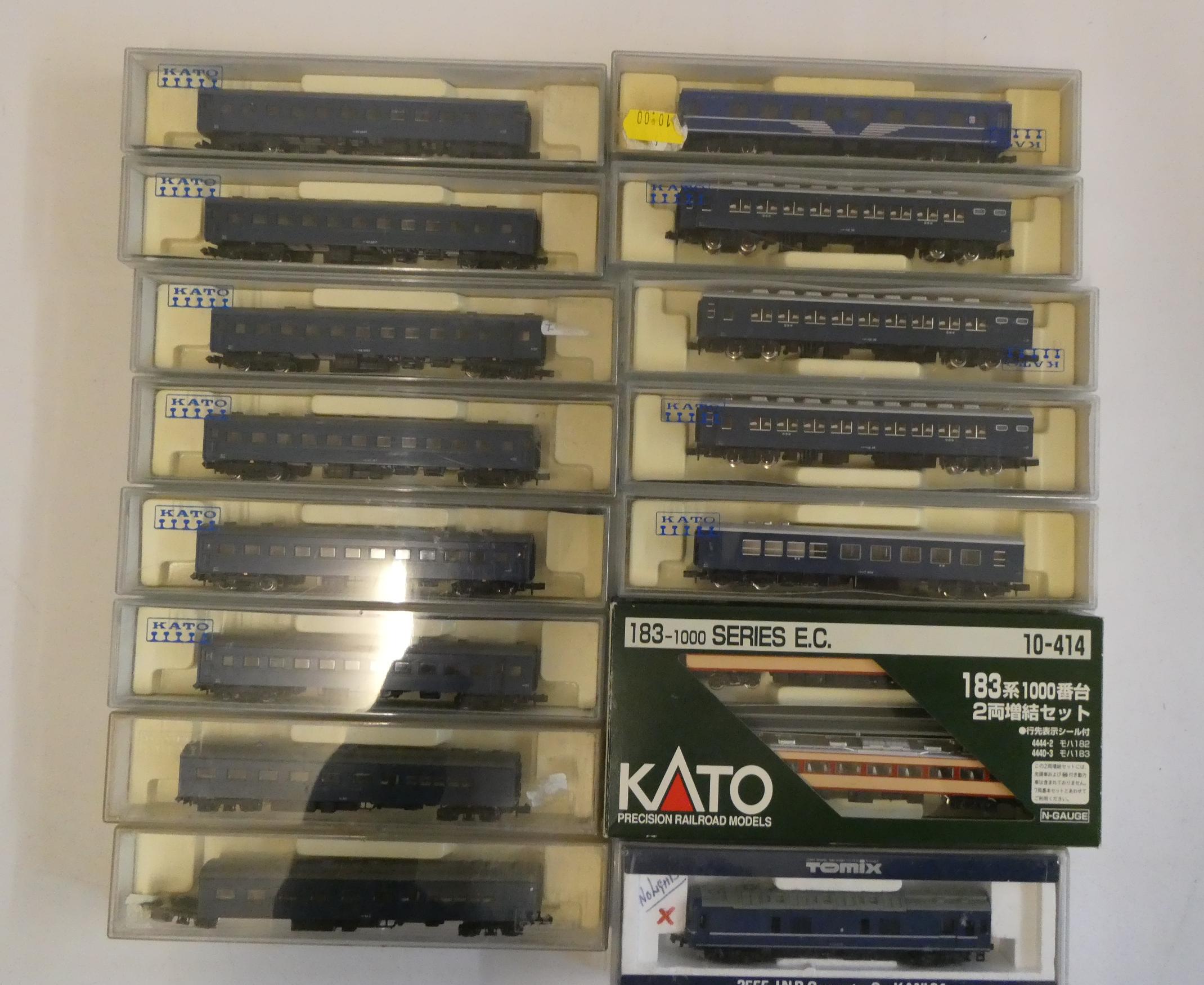 Sixteen Japanese railways passenger coaches by TOMIX and KATO, all items boxed, excellent to mint Image
