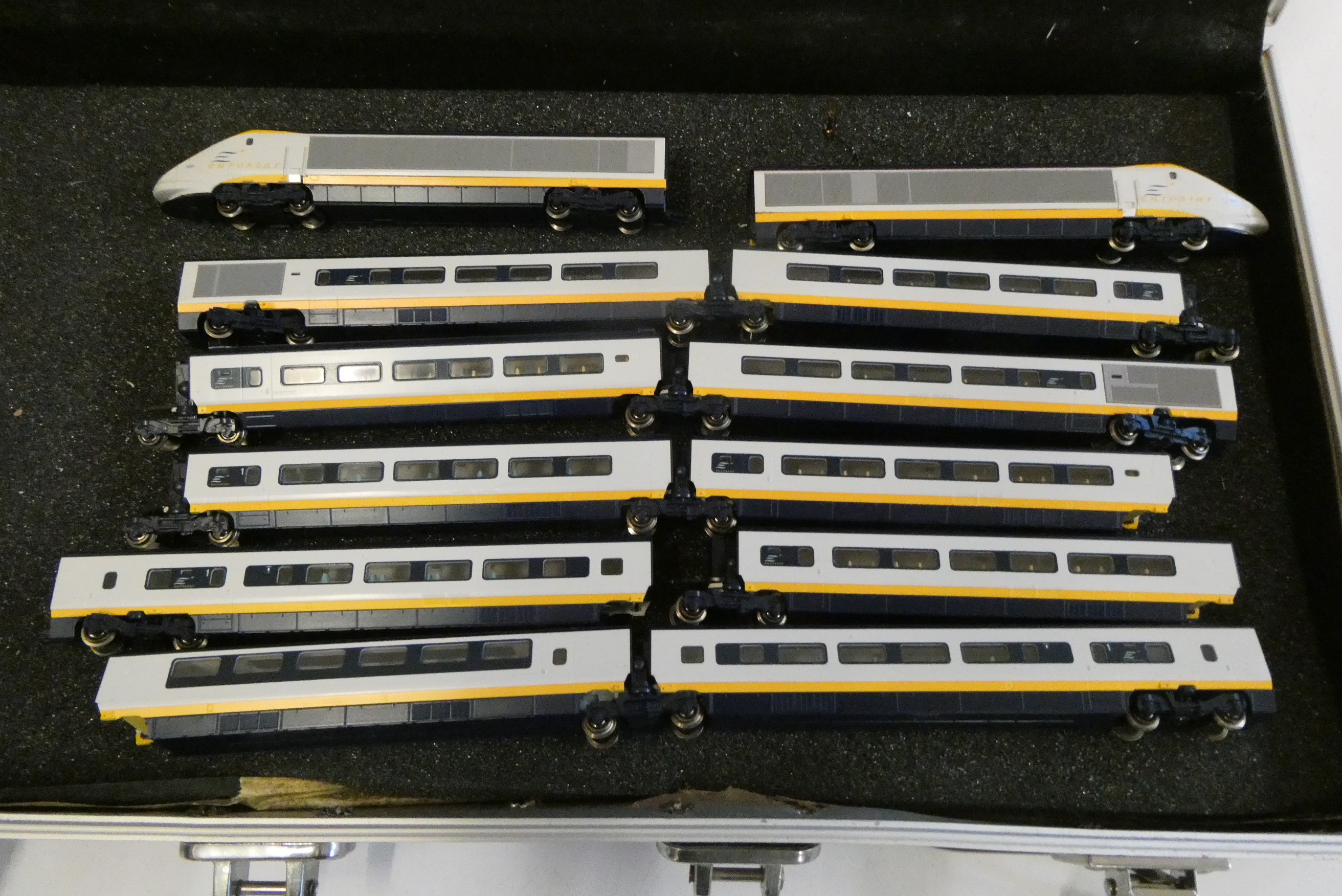 KATO N gauge Euro star train with two power cars and 10 coaches, good to excellent Image