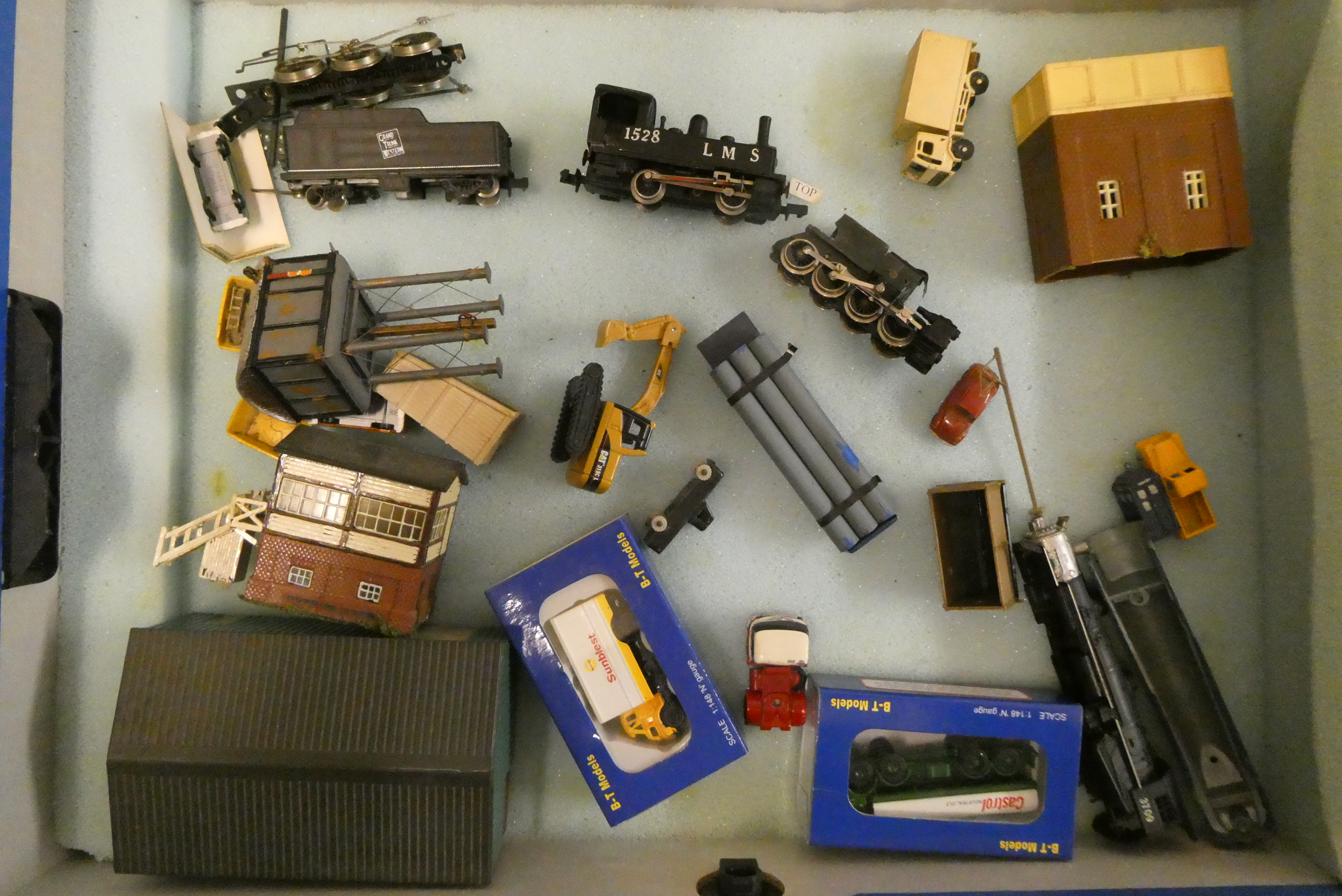 Unboxed playworn N gauge rolling stock and trackside accessories, some items have damage or parts Image