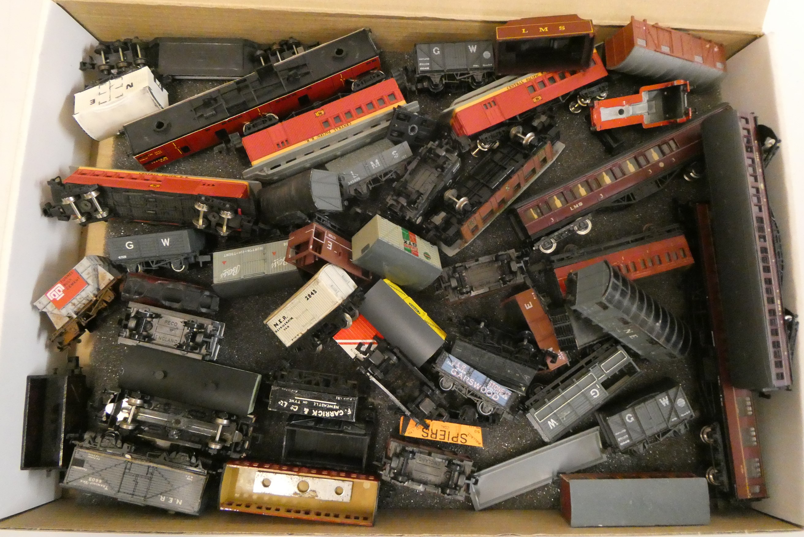 Unboxed playworn N gauge rolling stock and trackside accessories, some items have damage or parts Image