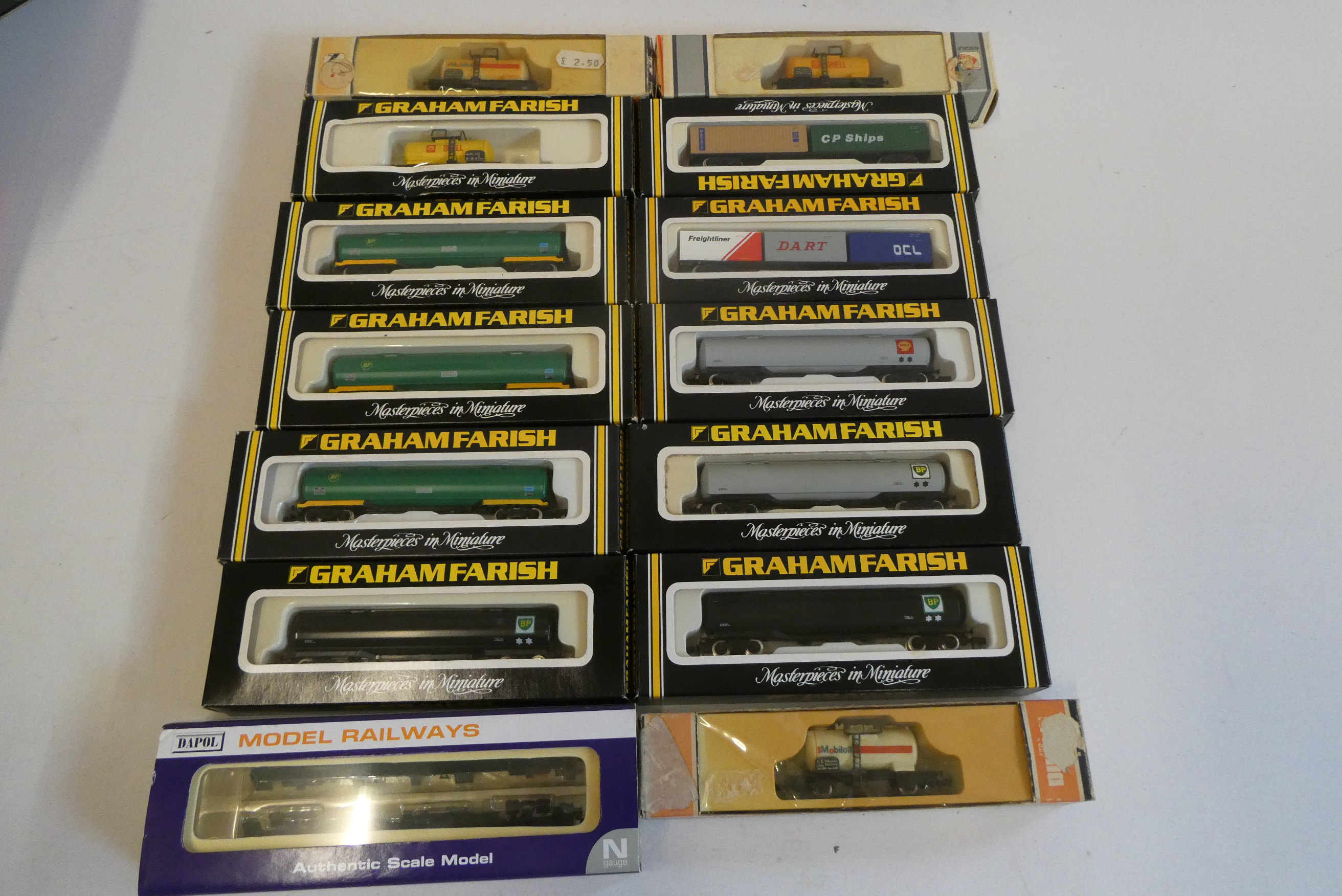 Fourteen N gauge modern image rolling stock by Graham Farish and Lima, all items boxed, good to Image