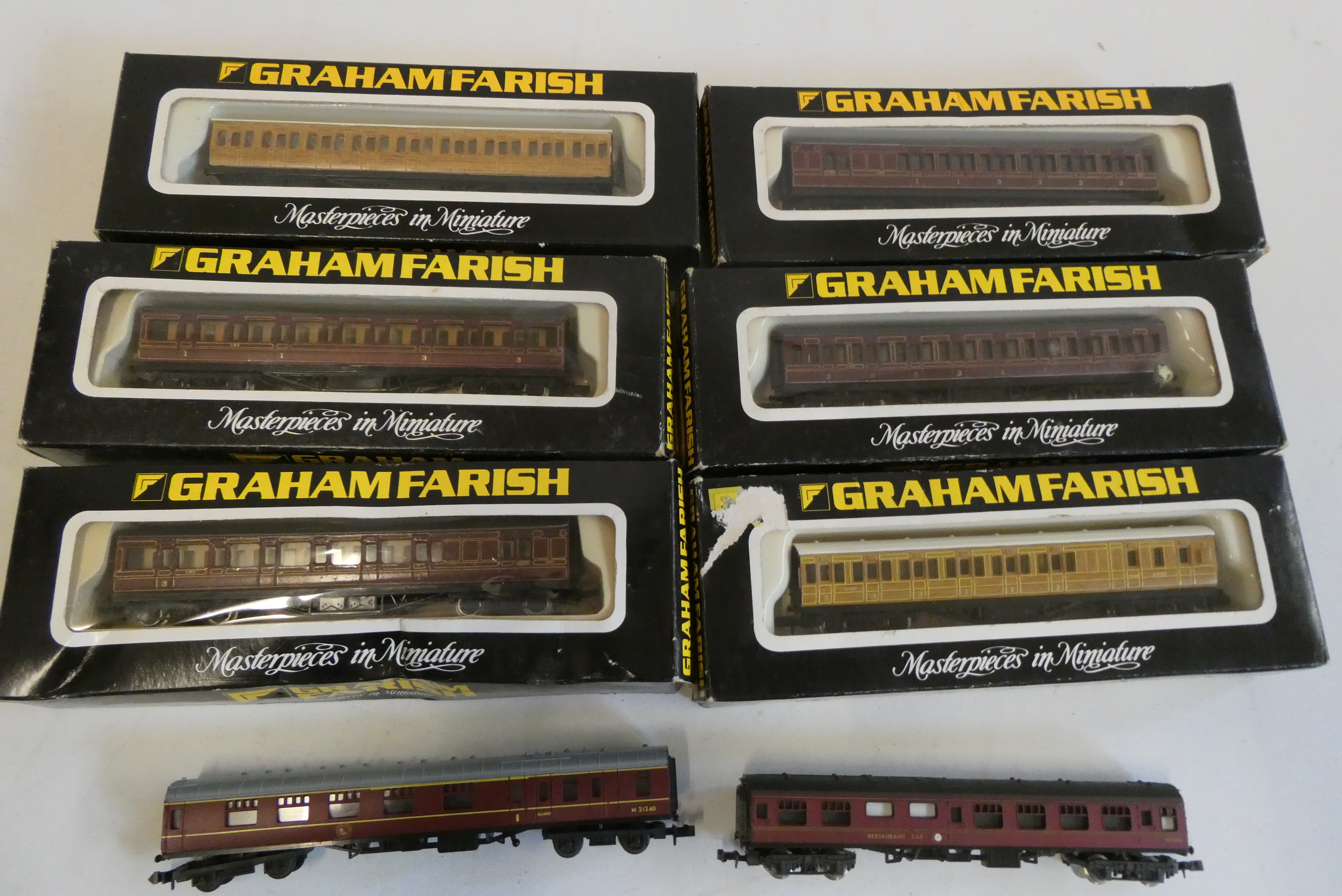 Eight N gauge passenger coaches by Graham Farish and others, most items boxed, good to excellent Image