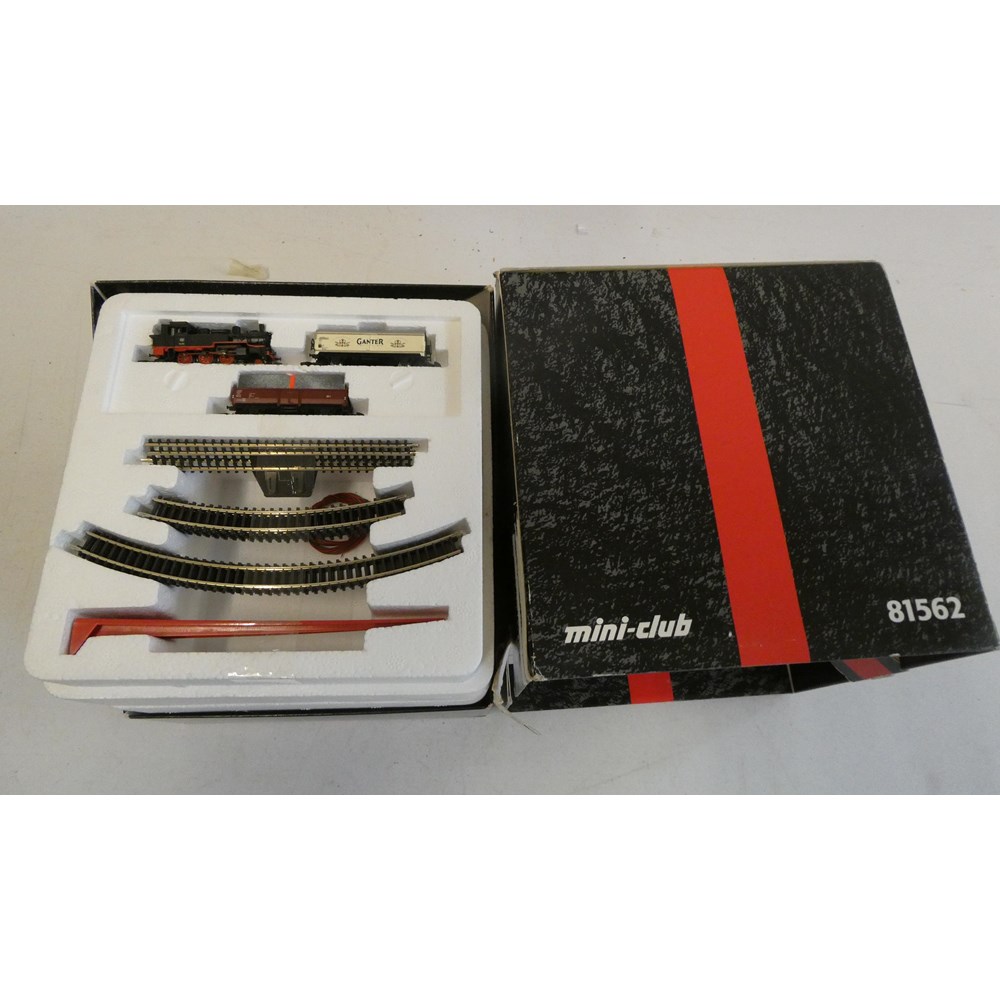 Marklin Mini Club Z Gauge Train Set with tank locomotive, two goods wagons, track and controller, Image