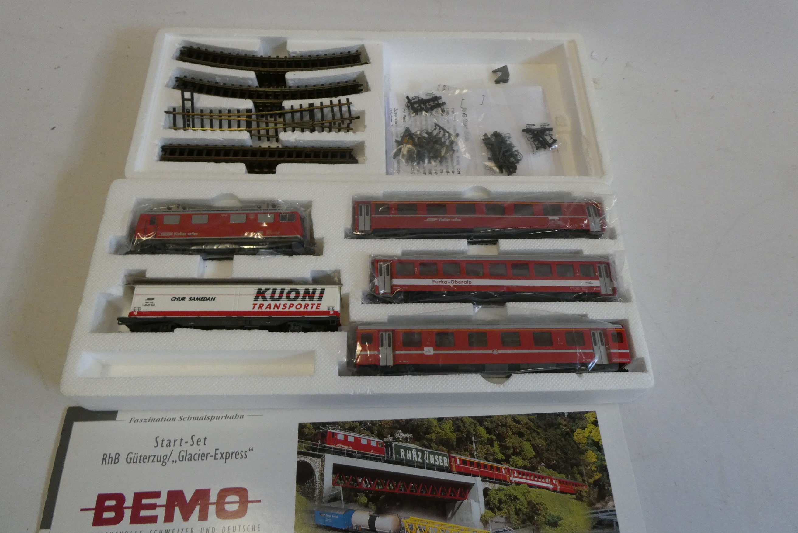 Bemo HOm Start Set RHB Glacier Express with locomotive, three coaches and wagon, boxed, excellent Image