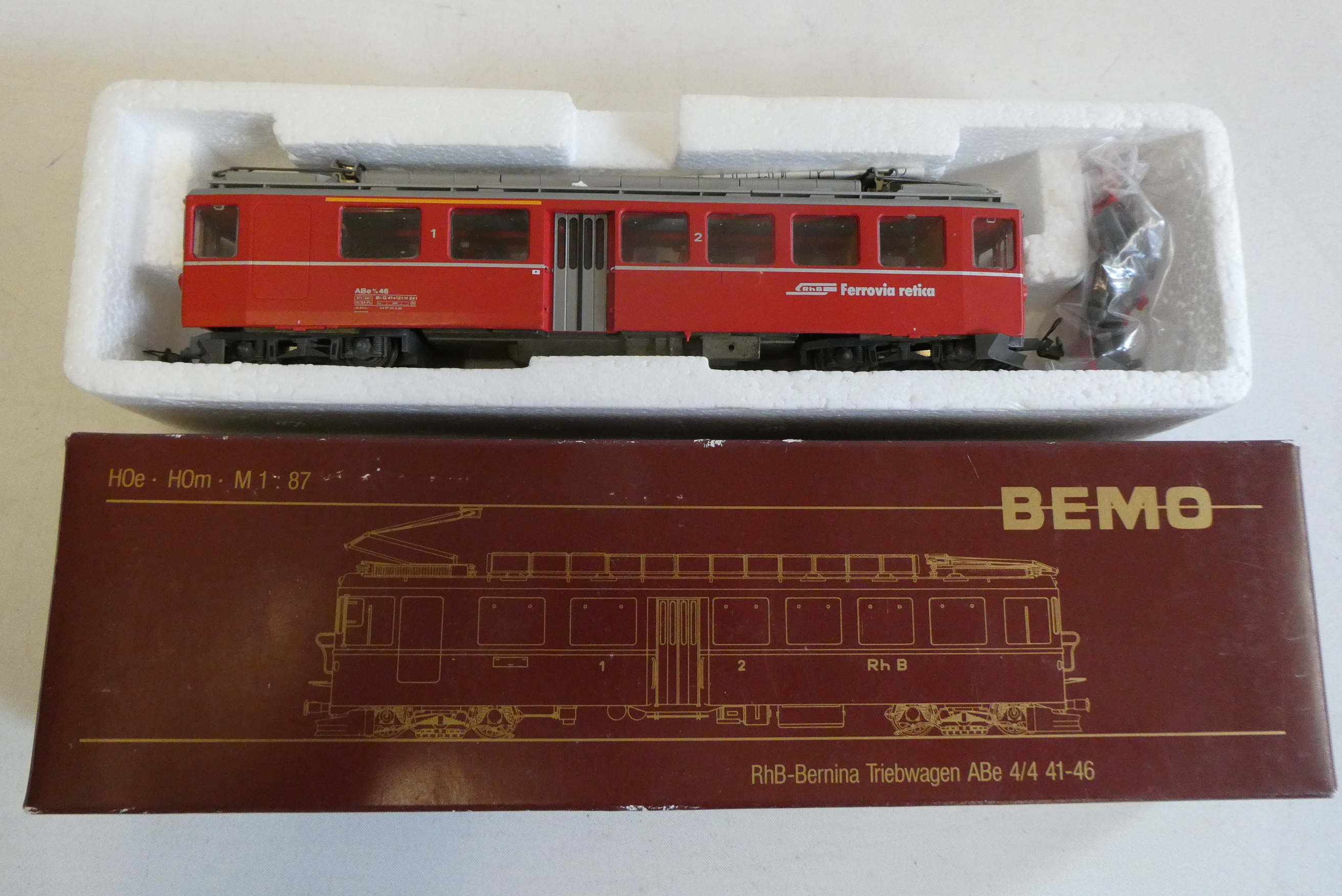 Bemo HOm RhB Abe 4/4 Railcr, (locomotive body slightly loose on chassis), boxed, good to excellent Image