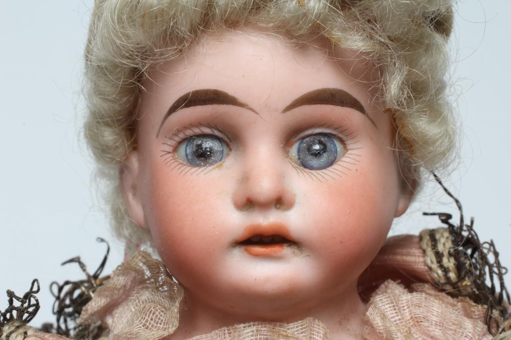A Marotte bisque shoulder head doll, with blue glass fixed eyes, open mouth, teeth, blond wig, Image