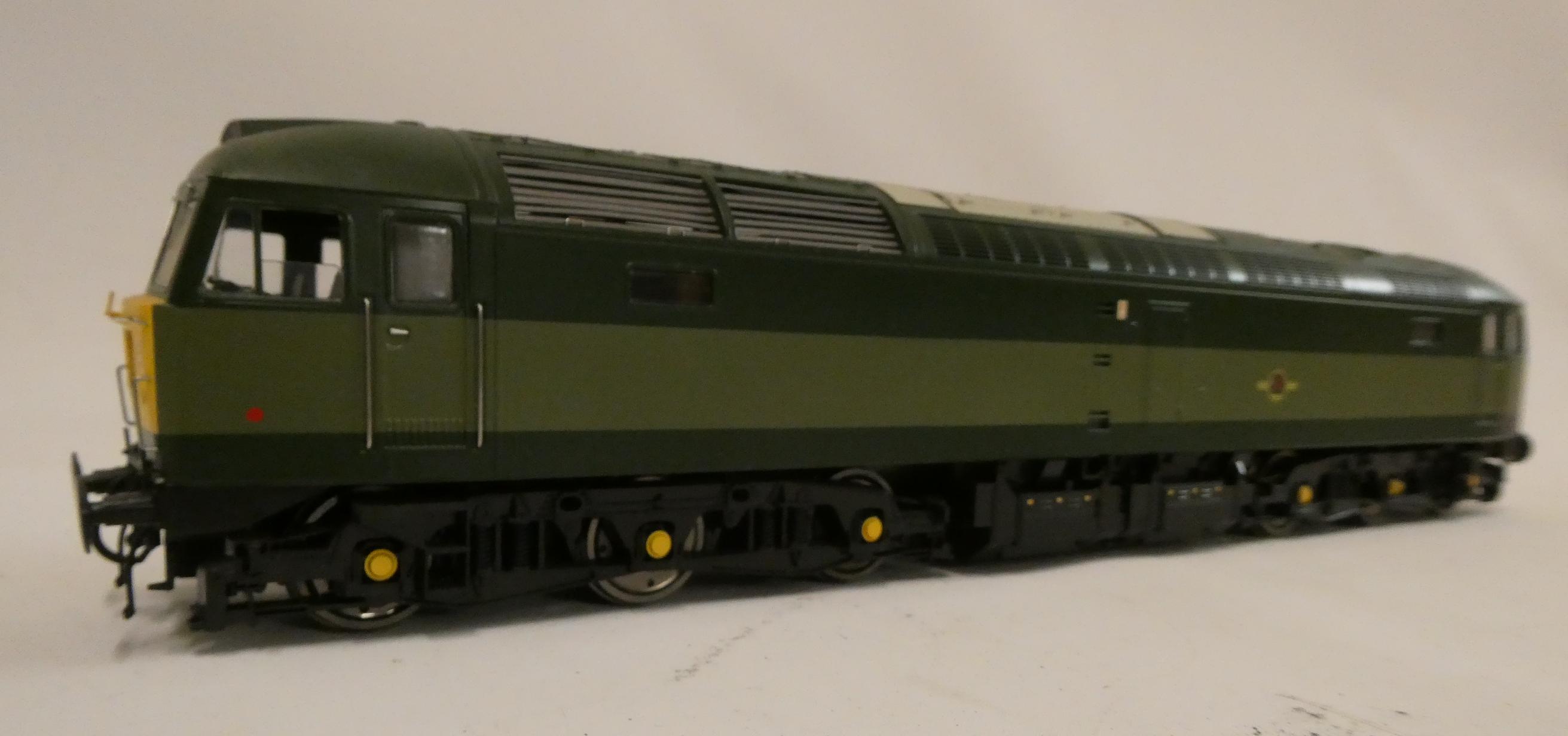 Heljan Class 47 Deisel locomotive finished in two tone BR green livery boxed, Excellent Image