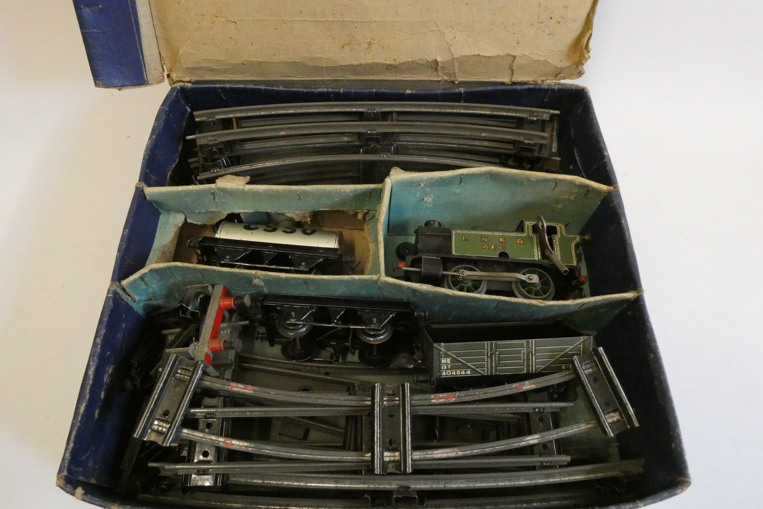 Playworn Hornby clockwork train set with Type 101 LNER locomotive and three good wagons, poor Image