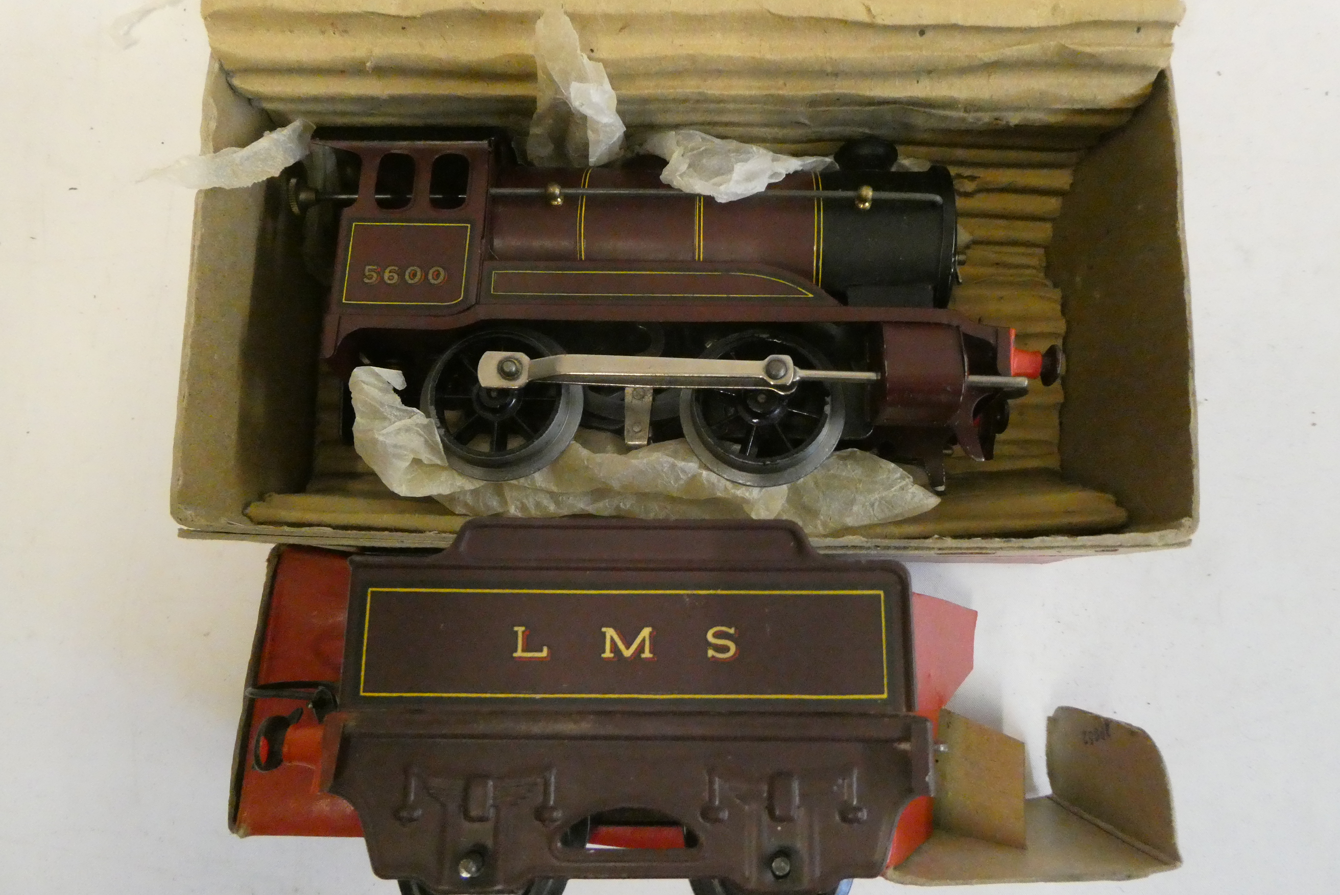 Hornby clockwork No 501 LMS locomotive and tender, boxed, good+ Image