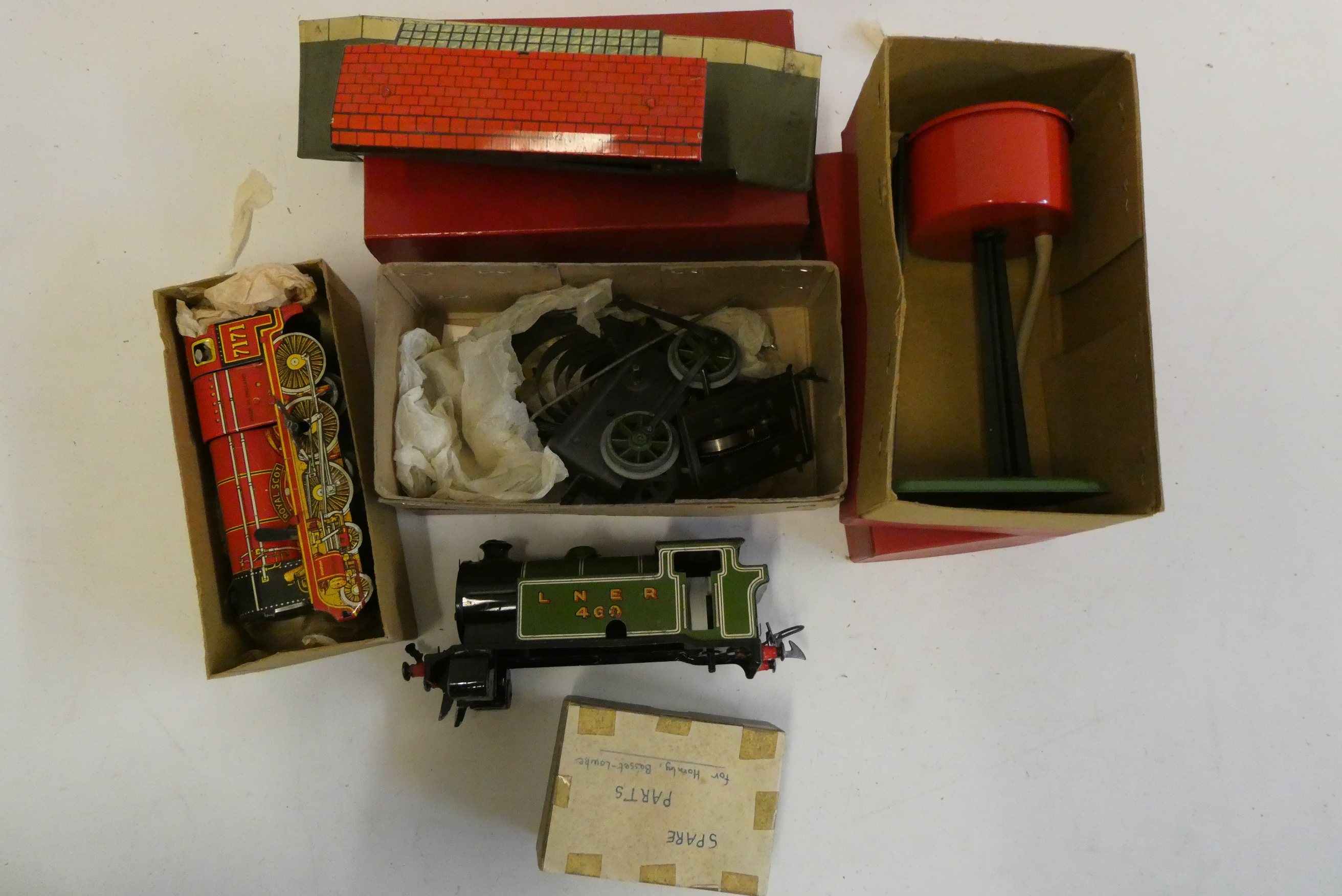 Hornby No1 water tower, No2 signal, boxed, good, Brimtoy clockwork locomotive, small station, Hornby Image