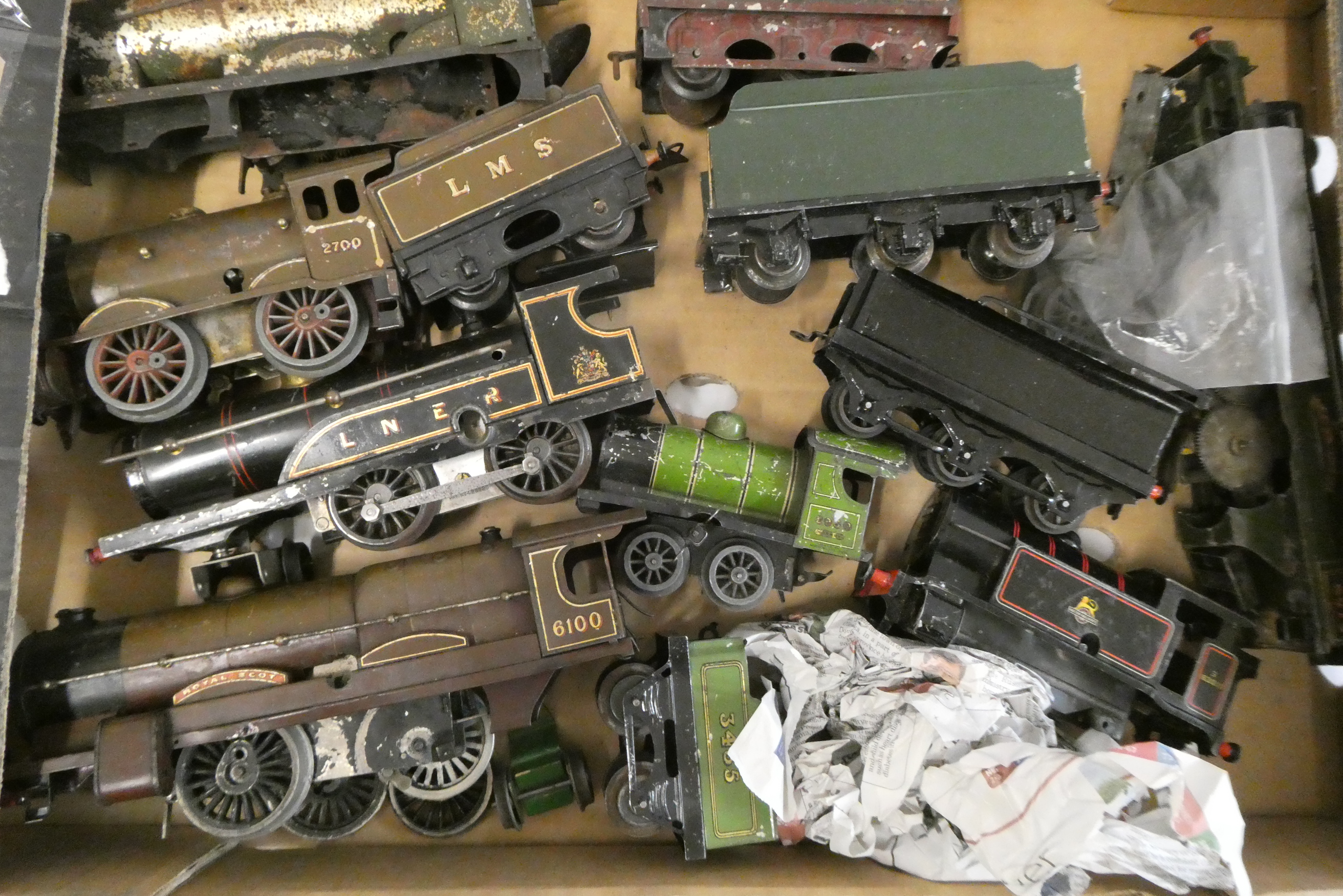 Playworn Hornby locomotives, most items damaged or parts missing, poor Image