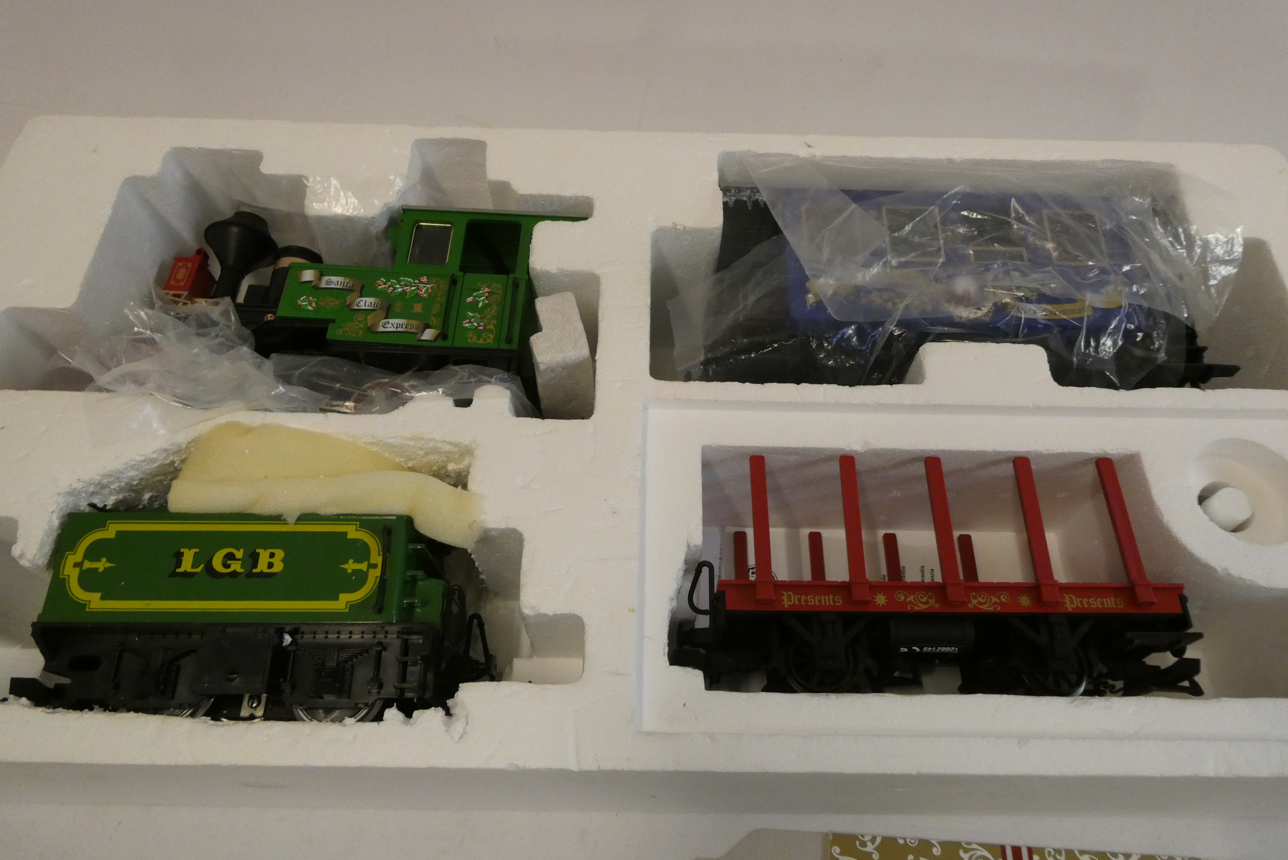 LGB Chistmas Train Set with 0-4-0 locomotive and two Christmas wagons, boxed, good to excellent Image