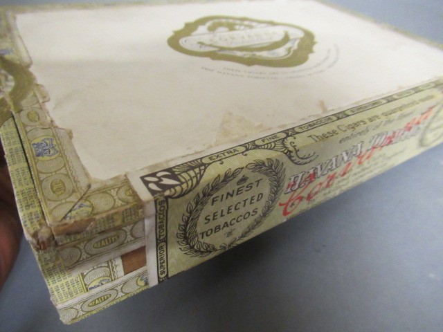 One box of 25 Club Coronas Cigars Image