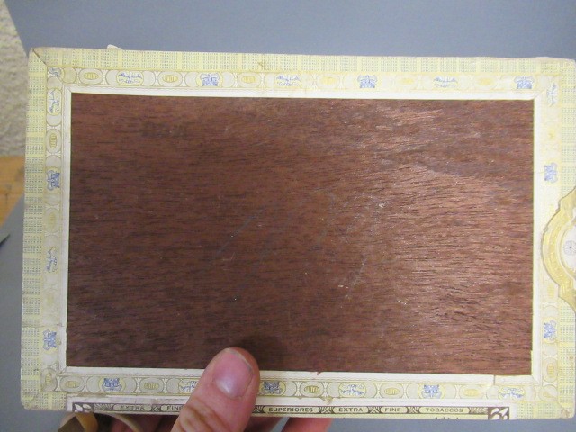 One box of 25 Club Coronas Cigars Image