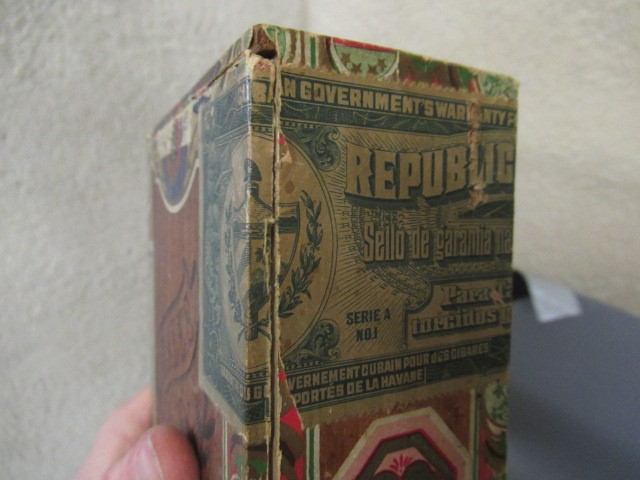 One box of 37 La Flor de Morales Eduardos cigars (Est. plus 21% premium inc. VAT) Image