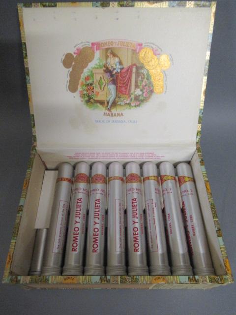 A box of 17 Romeo y Julieta No.2 d luxe cigars Image