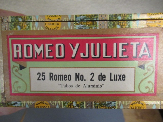 A box of 17 Romeo y Julieta No.2 d luxe cigars Image