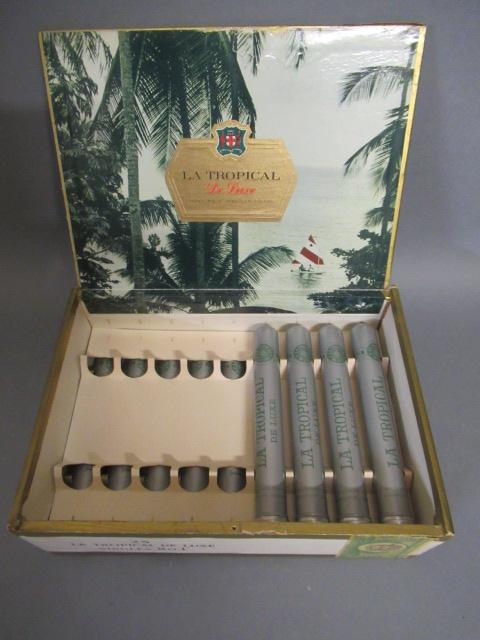 A box of 11 La Tropical De Luxe No.1 cigars Image