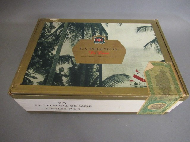 A box of 11 La Tropical De Luxe No.1 cigars Image