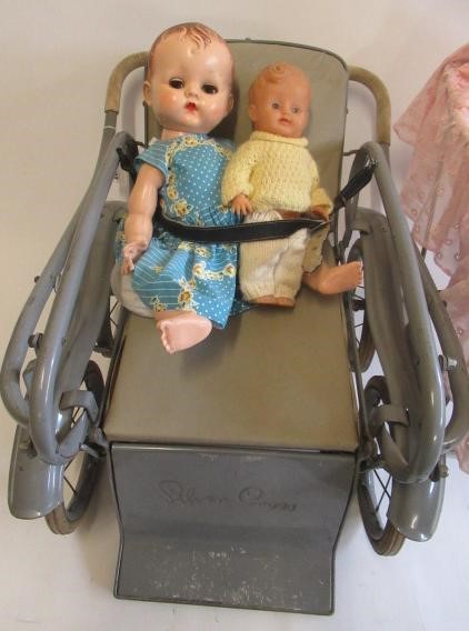 A 1950s Silver Cross dolls pram Image