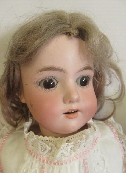 Three dolls comprising a 19" Armand Marseille 390 2 Image