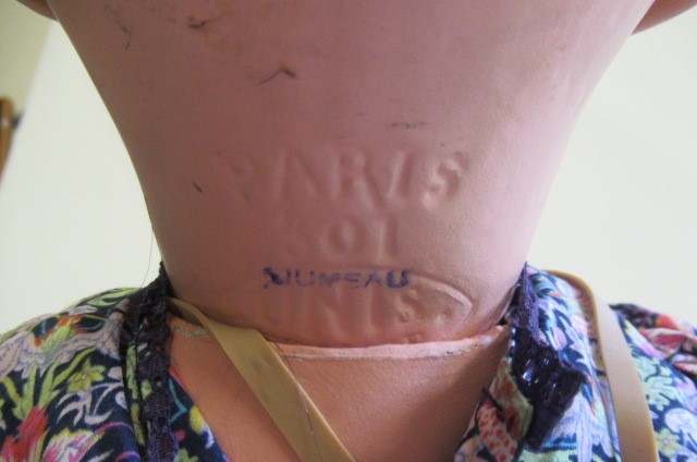 An SFBJ composition socket head doll Image