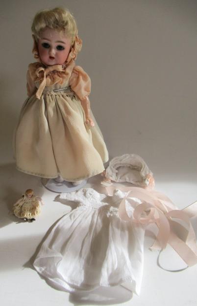 A Kammer & Reinhardt bisque socket head doll Image