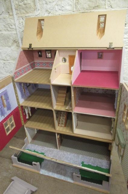 A large Georgian style doll's house Image