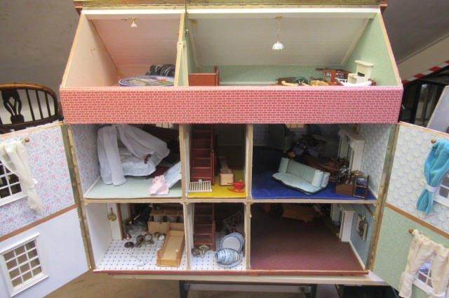 A large Georgian style doll's house and contents Image