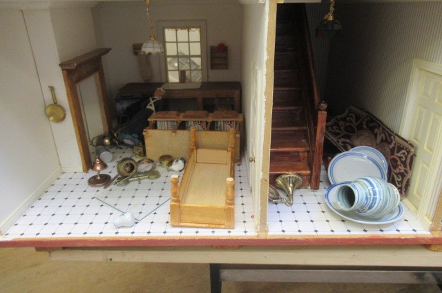A large Georgian style doll's house and contents Image
