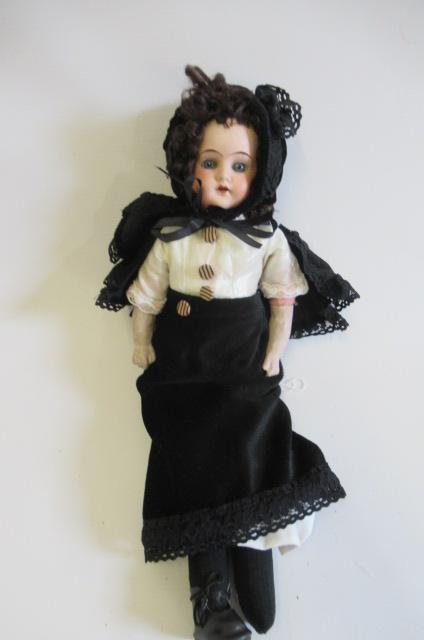 A Cuno & Otto Dressel bisque shoulder head doll Image