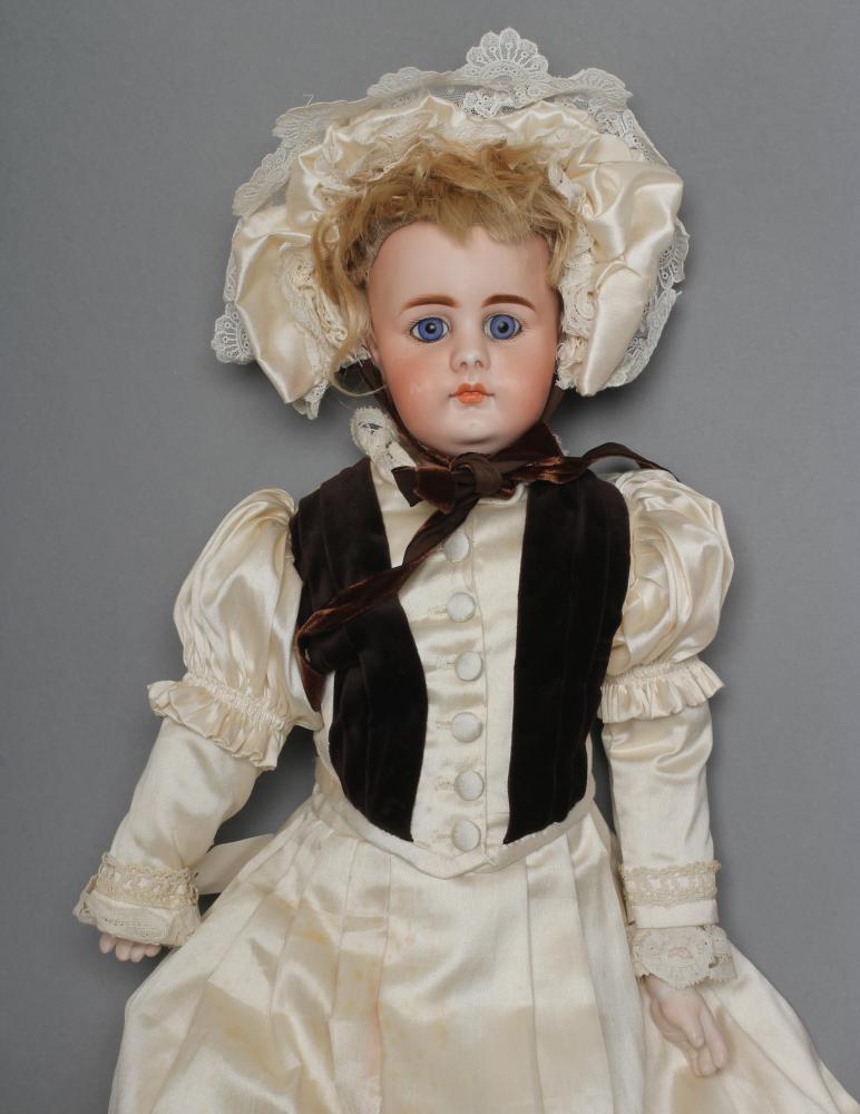 A Simon & Halbig bisque jointed neck shoulder head doll Image