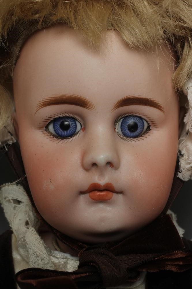 A Simon & Halbig bisque jointed neck shoulder head doll Image