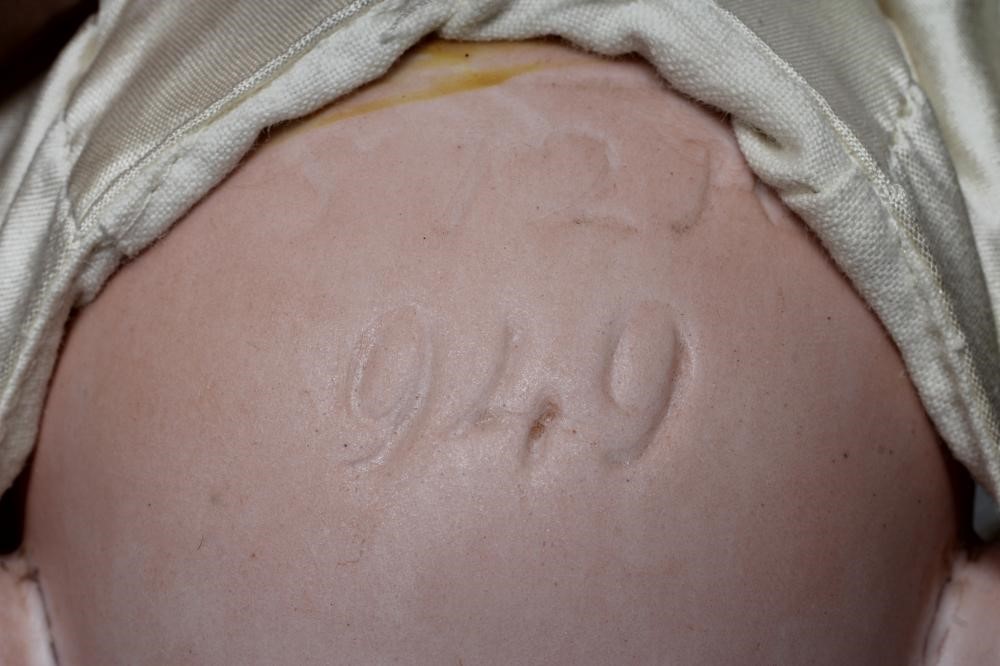 A Simon & Halbig bisque jointed neck shoulder head doll Image