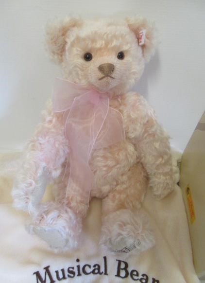 Two Steiff teddy bears Image