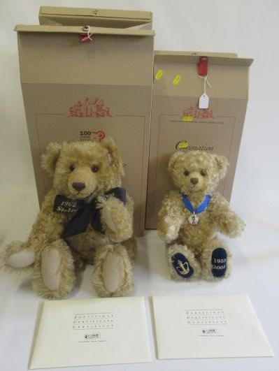 Two boxed Steiff teddy bears Image