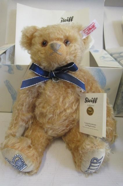 Two boxed Steiff Royal teddy bears Image